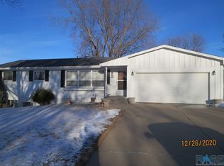 4300 S Hickory Hill Rd, Sioux Falls, SD 57103