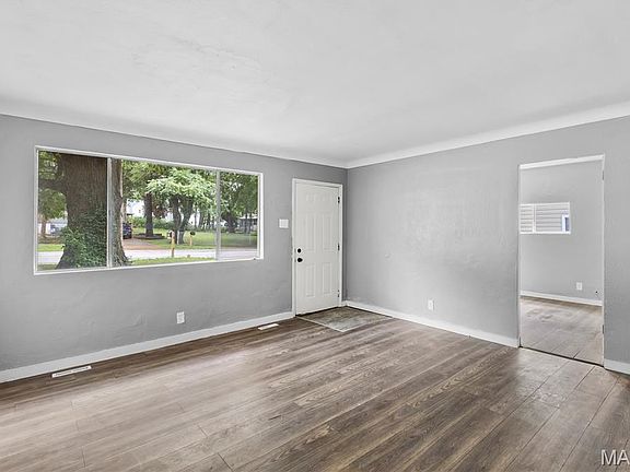 4th image of 121 Cady Dr