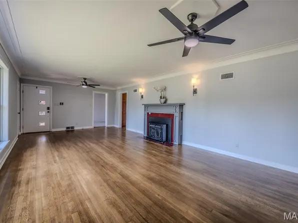 145 Crescent Dr, Lebanon, MO 65536