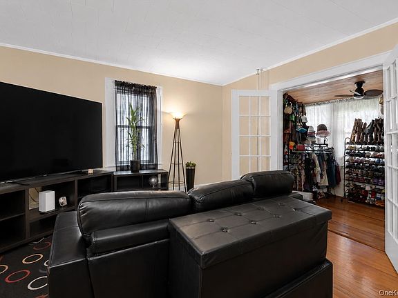 4th image of 40 Rockville Avenue