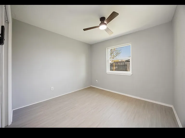 2302 Green Knoll Dr — Photo 23