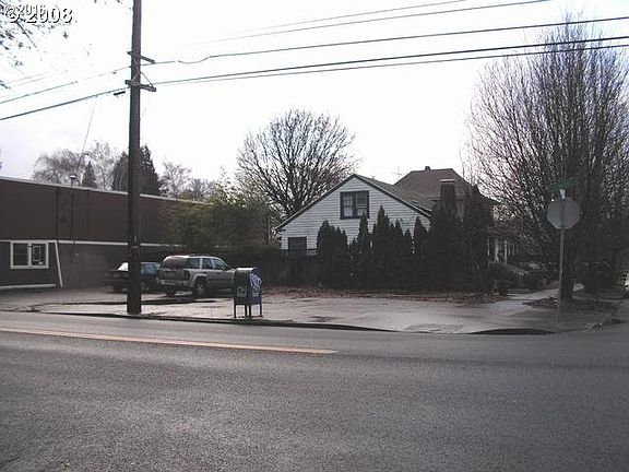 3rd image of 5603 SE Milwaukie Ave