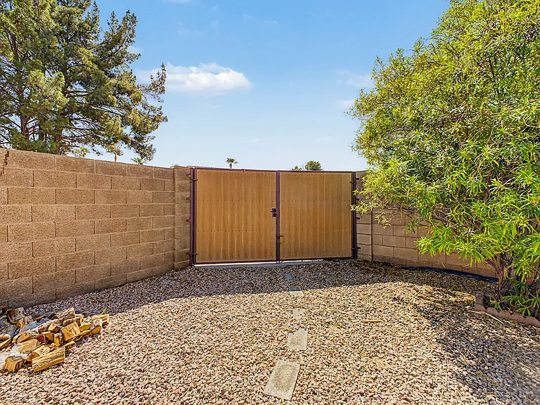 1911 E Belmont Dr — Photo 38