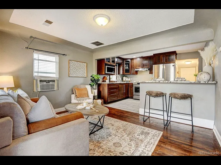 1015 S Newton St — Photo 1