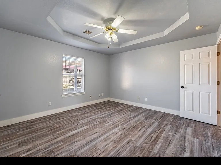 1309 E Glendale Ln — Photo 13