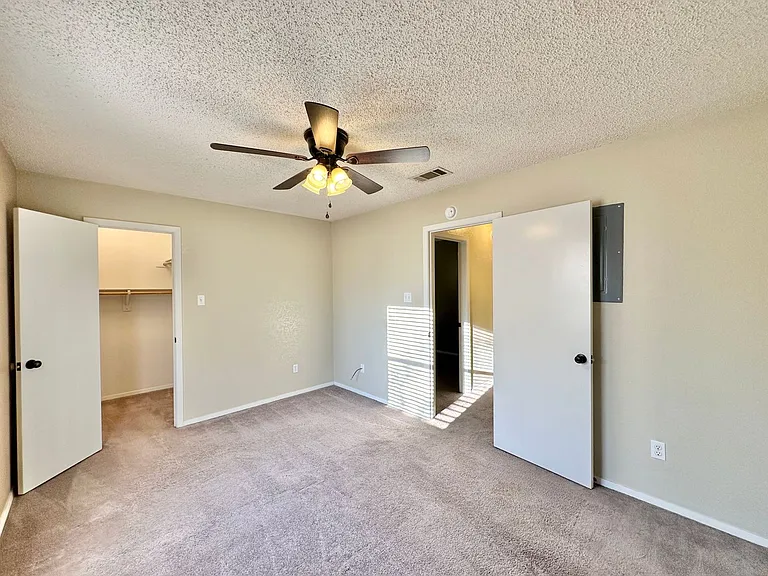 401 W Lincoln Ave — Photo 20