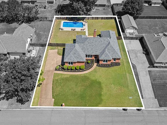 2nd image of 304 Spring Mill Rd