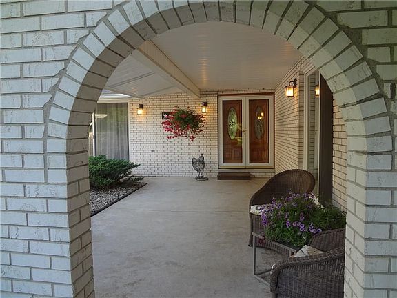 2nd image of 7686 Ravenwood Dr