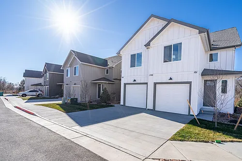 1518 Tyram Grv #101 Photo 1