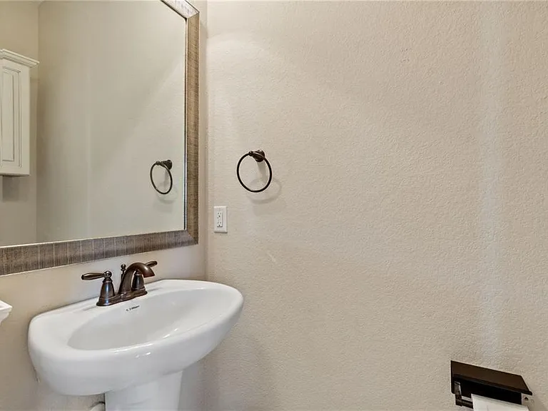 2337 Muzzie Ln — Photo 16