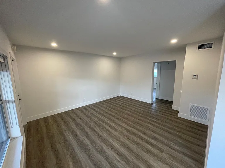 15 Isle Of Venice Dr #12 — Photo 3