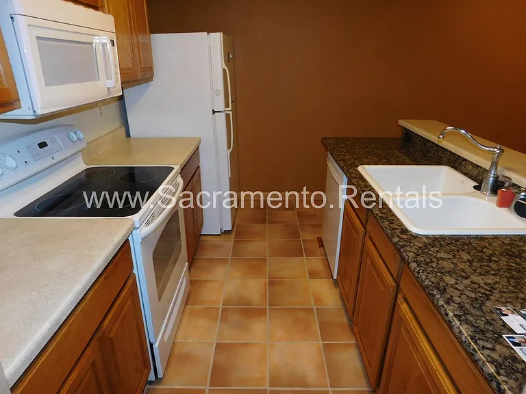 550 Del Verde Cir #5 — Photo 6