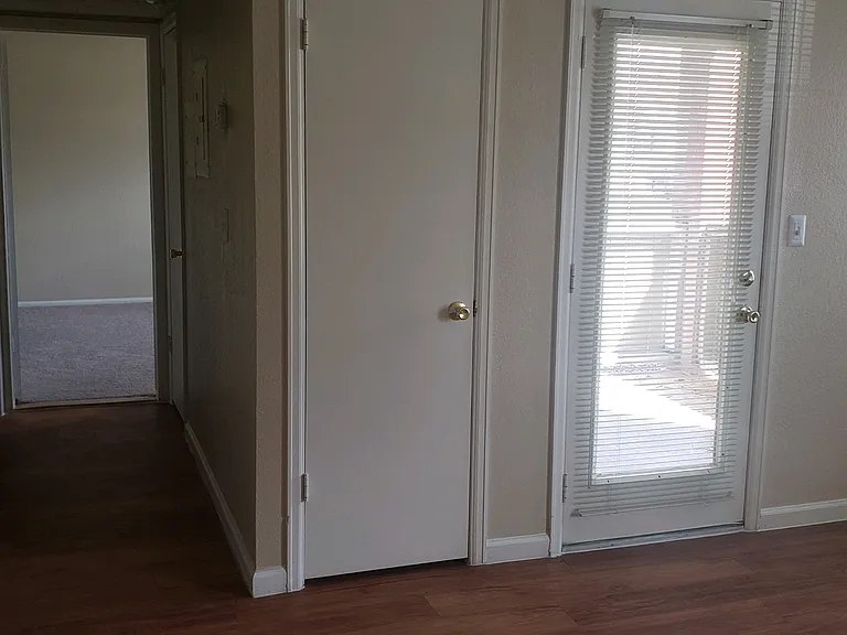 Country Club West — Photo 15