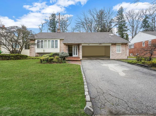 140 Dogwood Road, Searingtown, NY 11576