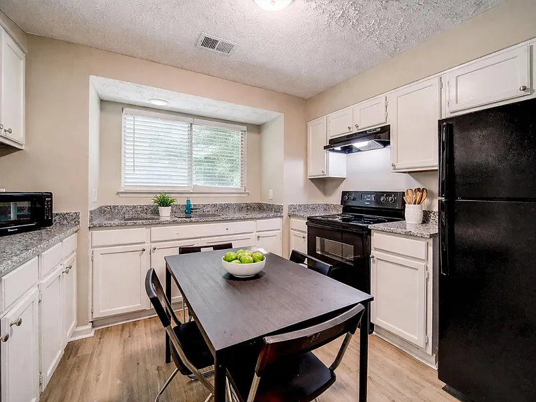 Laurel Creek Cir — Photo 7