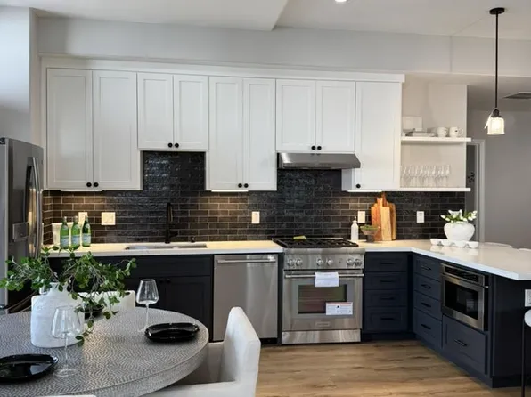 200 Sheridan Ave APT 303, Palo Alto, CA 94306