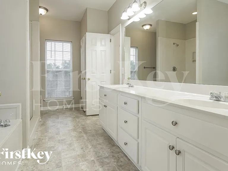 5612 Elliott Cir — Photo 9
