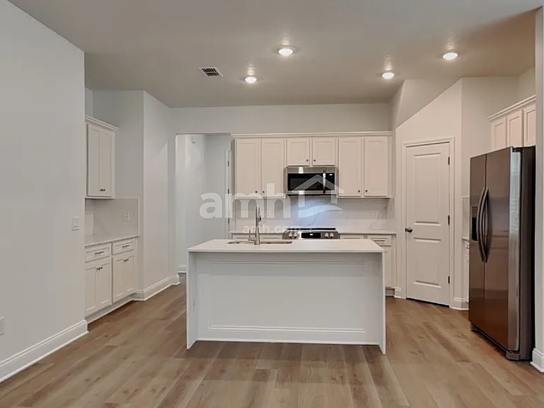 16397 Aubergine Aly — Photo 3