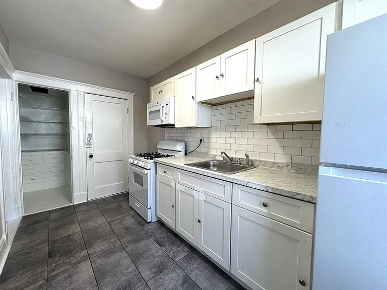 15 Huss Ct #101 — Photo 1