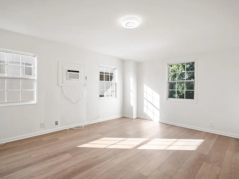 4920 Cahuenga Blvd — Photo 12