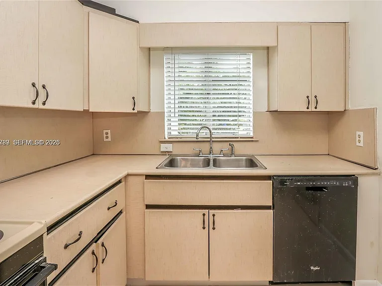 1722 Wiley St #1722 — Photo 2