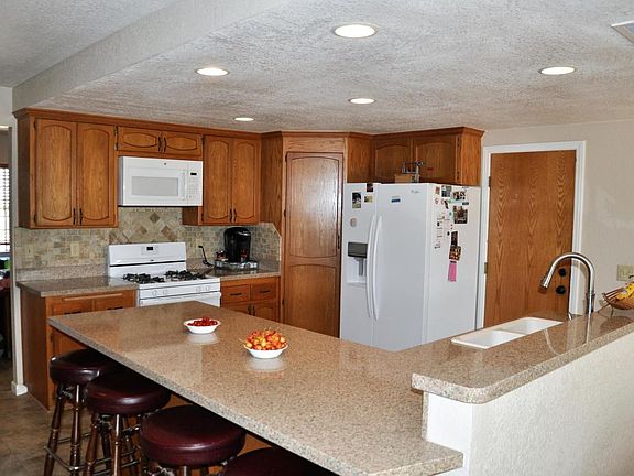 5th image of 5250 E Avenue T4