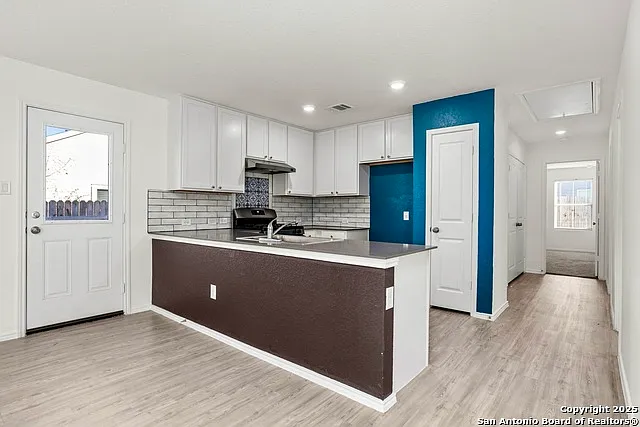 3 bed, 2.0 bath, 1300 sqft, $1,600 — Photo 3