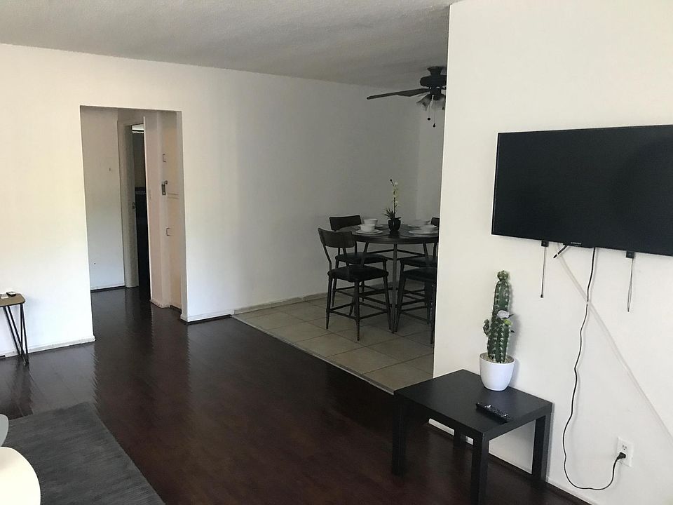 1st image of 12344 Burbank Blvd APT 5