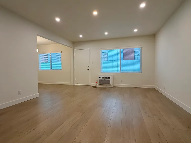 336 W Wilson Ave #3 — Photo 4