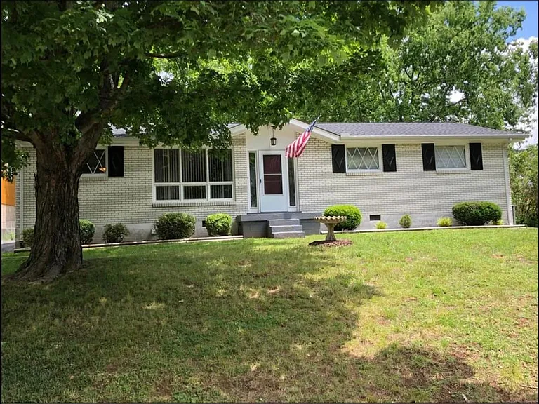 394 Annex Ave — Photo 1