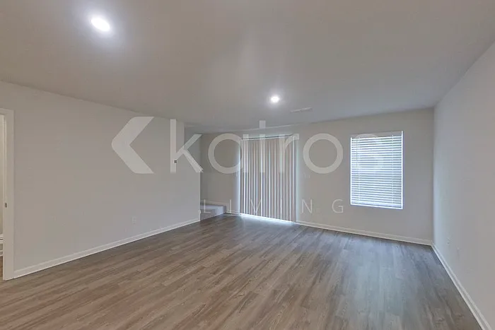 3 bed, 2.5 bath, 1648 sqft, $1,675 — Photo 3