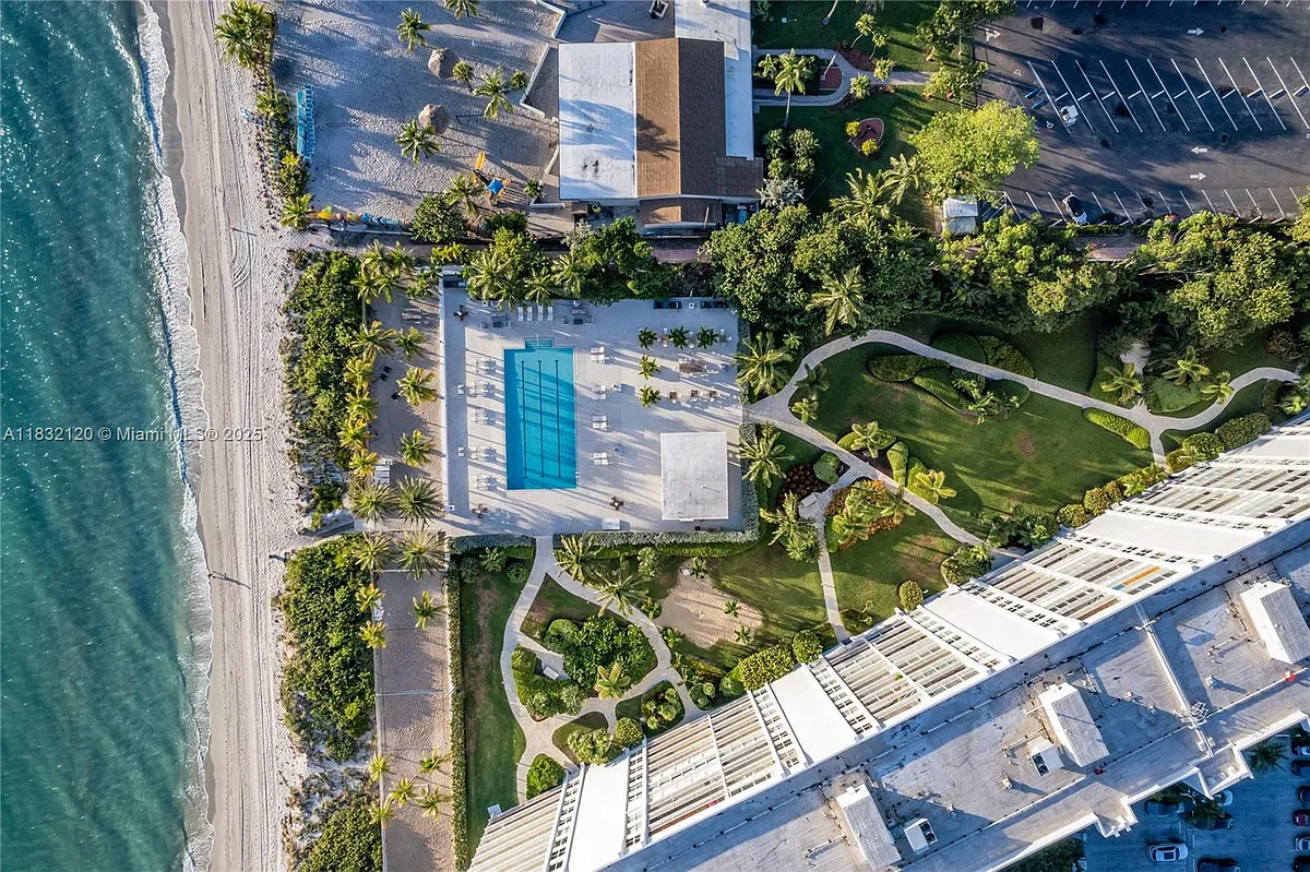 Building Photo - 615 Ocean Dr #6A