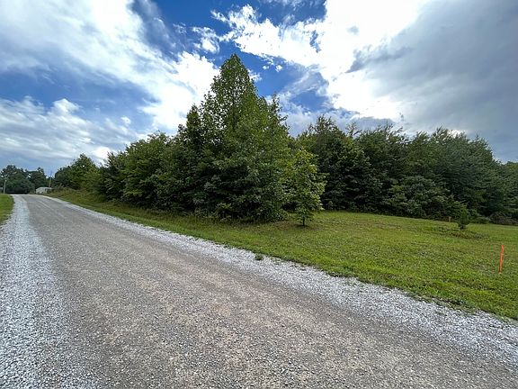 3rd image of 4 Poplar Ln
