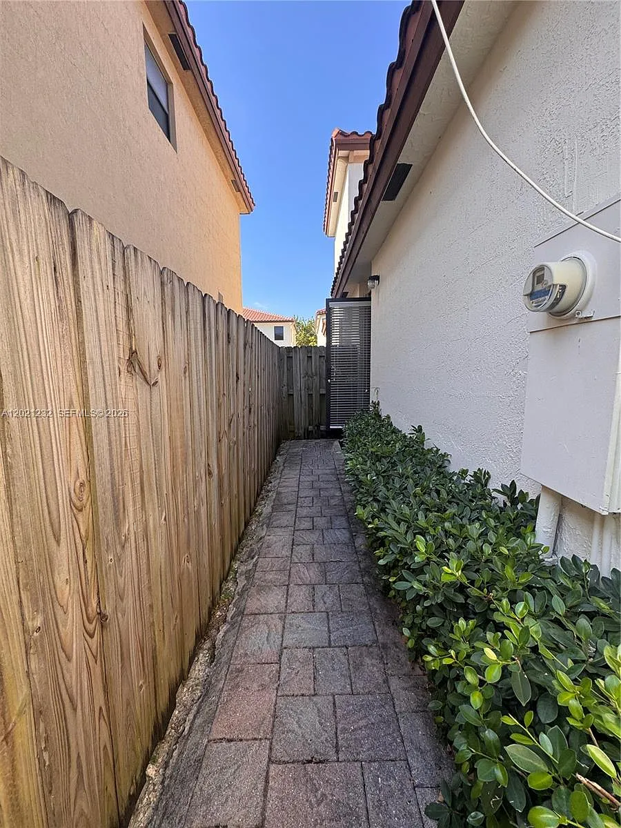Building Photo - 15400 SW 173rd St #2