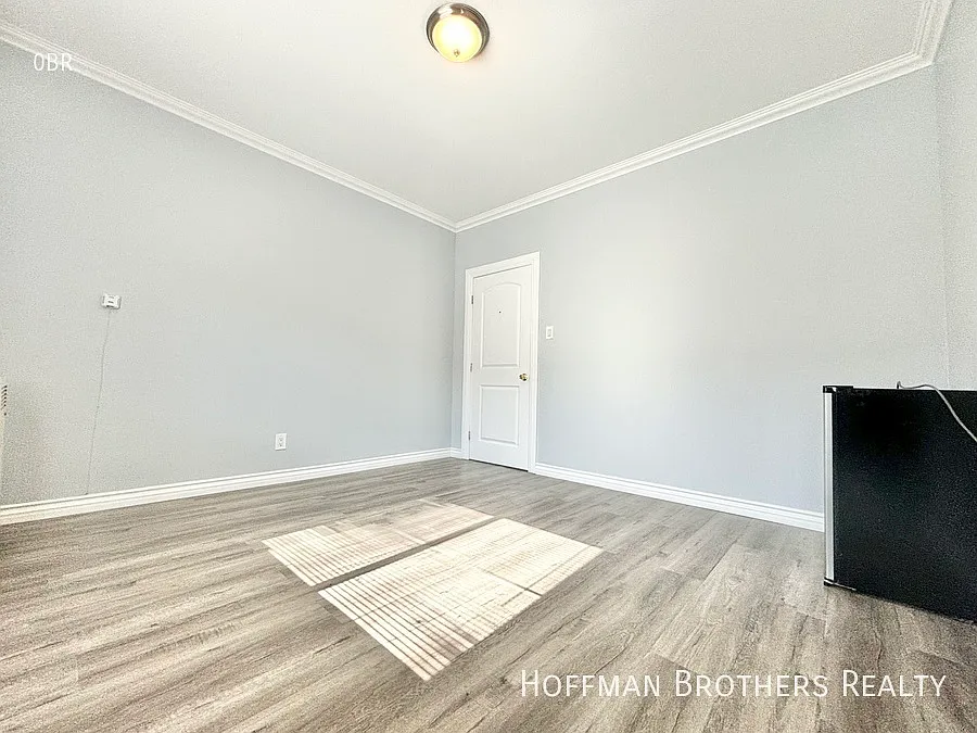 Studio, $905 — Photo 2