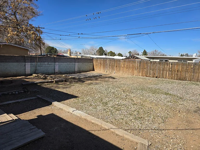 4811 Comanche Rd NE — Photo 6