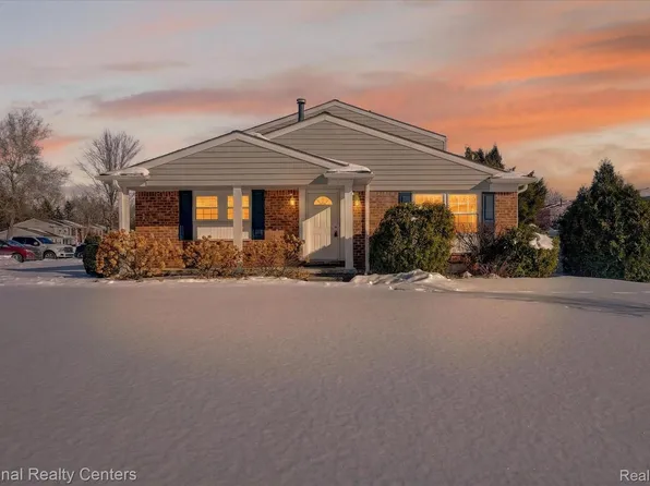 24825 Olde Orchard St, Novi, MI 48375