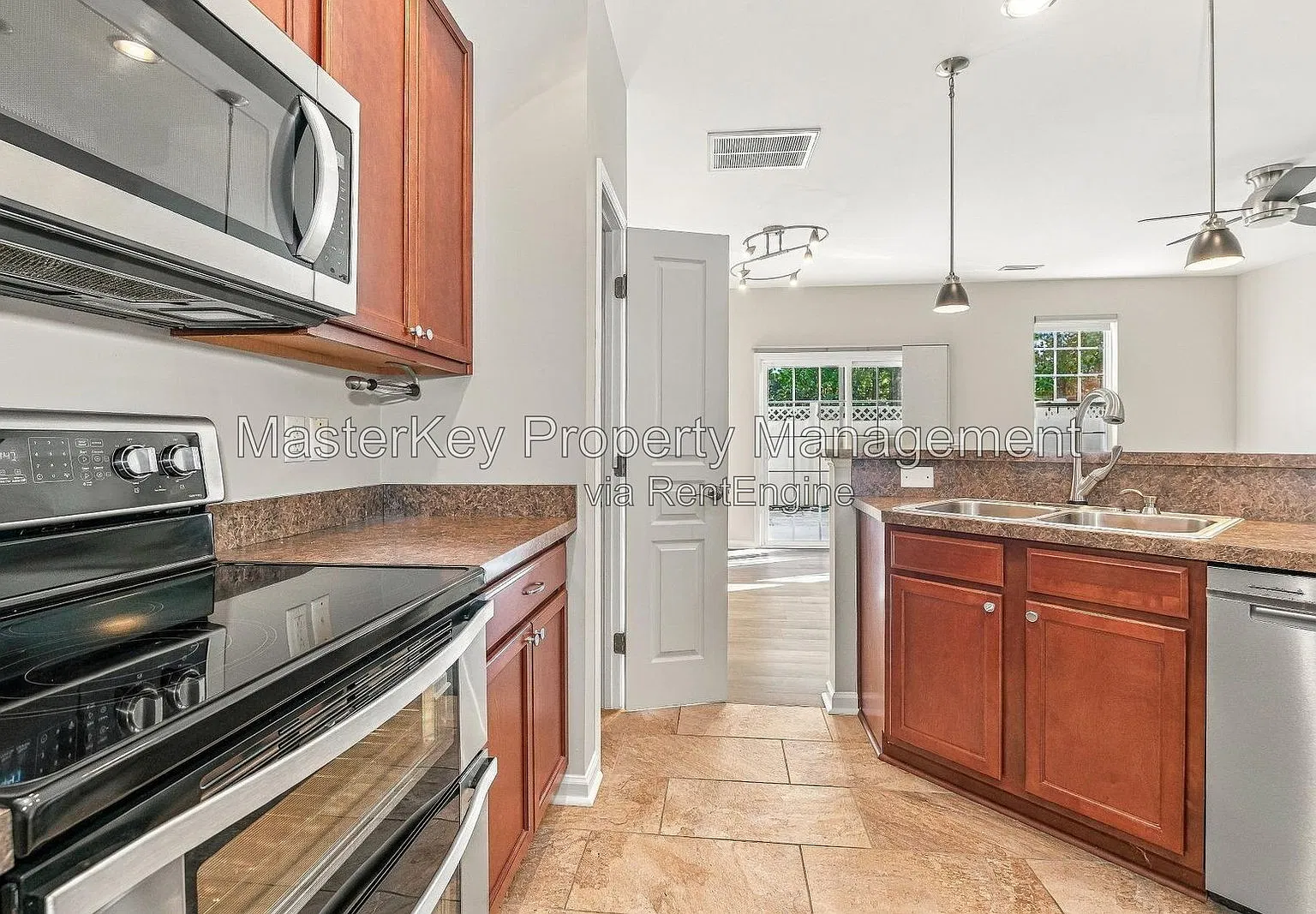 3 bed, 2.5 bath, 1416 sqft, $2,050 — Photo 3