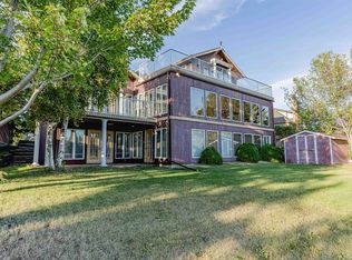 1602 106th St NW, Edmonton, AB T6J5B6