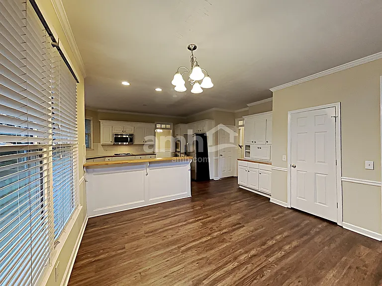 815 Hillcrest Ln — Photo 11