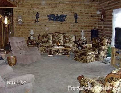 Great Rm : Very spacious with beautiful picture window facing front.