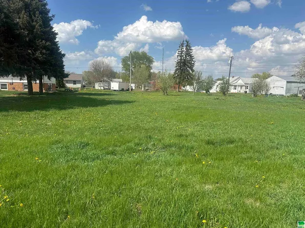 Walnut St, Hubbard, NE 68741