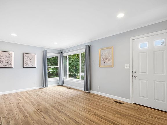 4th image of 2292 Swansea Rd