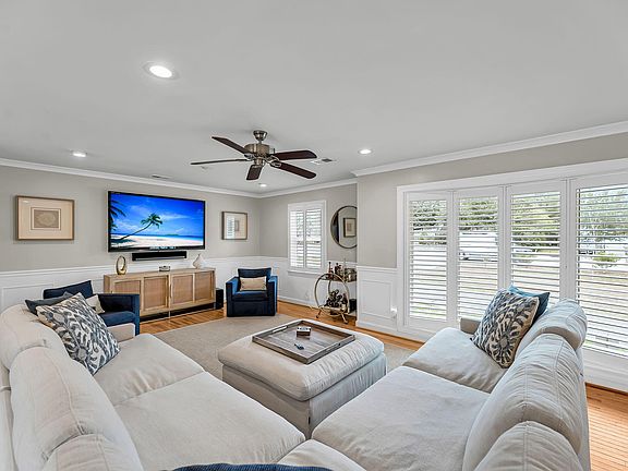 4th image of 1093 Harbor View Rd