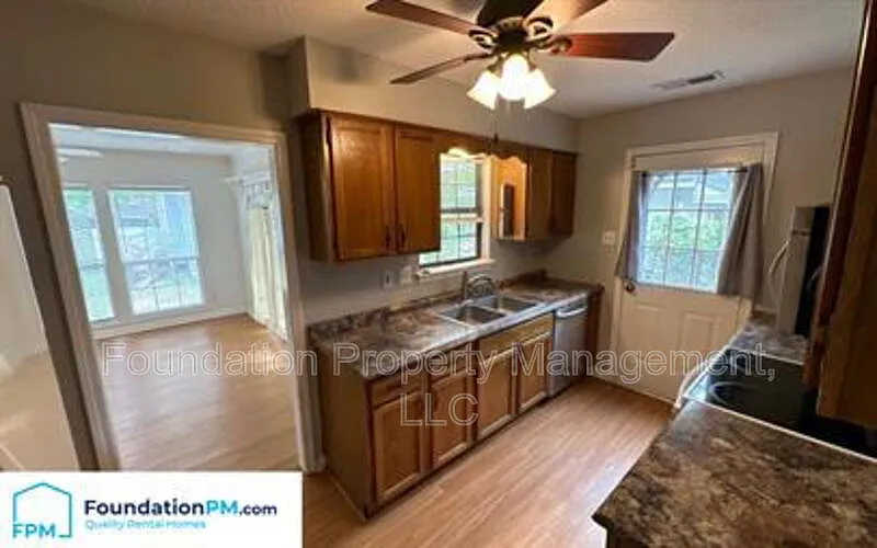 3 bed, 2.0 bath, 1613 sqft, $1,695 — Photo 4
