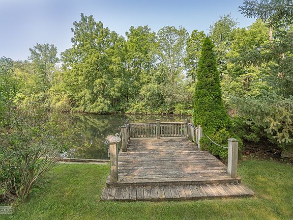 Your private dock for lake access!