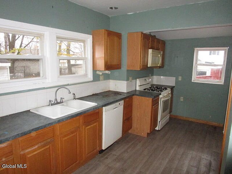 2nd image of 1547 5th Street