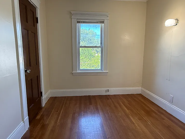 1639 Washington St — Photo 10