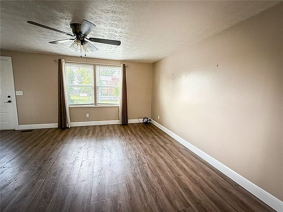 5th image of 126 Cornell Dr