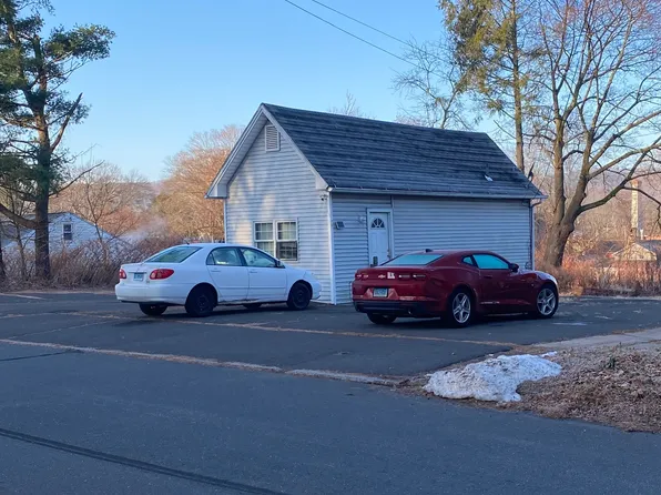 7 Warren St, Cheshire, CT 06410